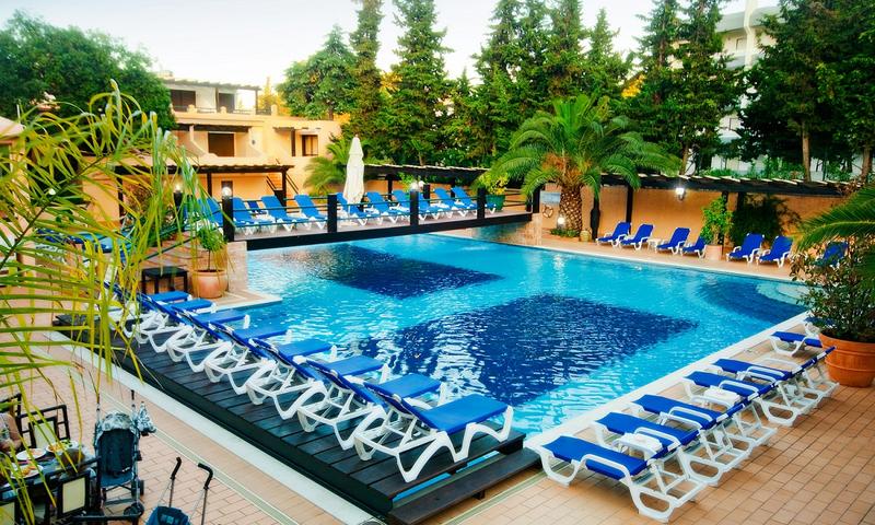 Piscina do condomínio do Apartamento Balaia