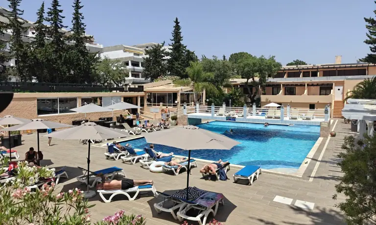 Piscina do condomínio do Apartamento Balaia