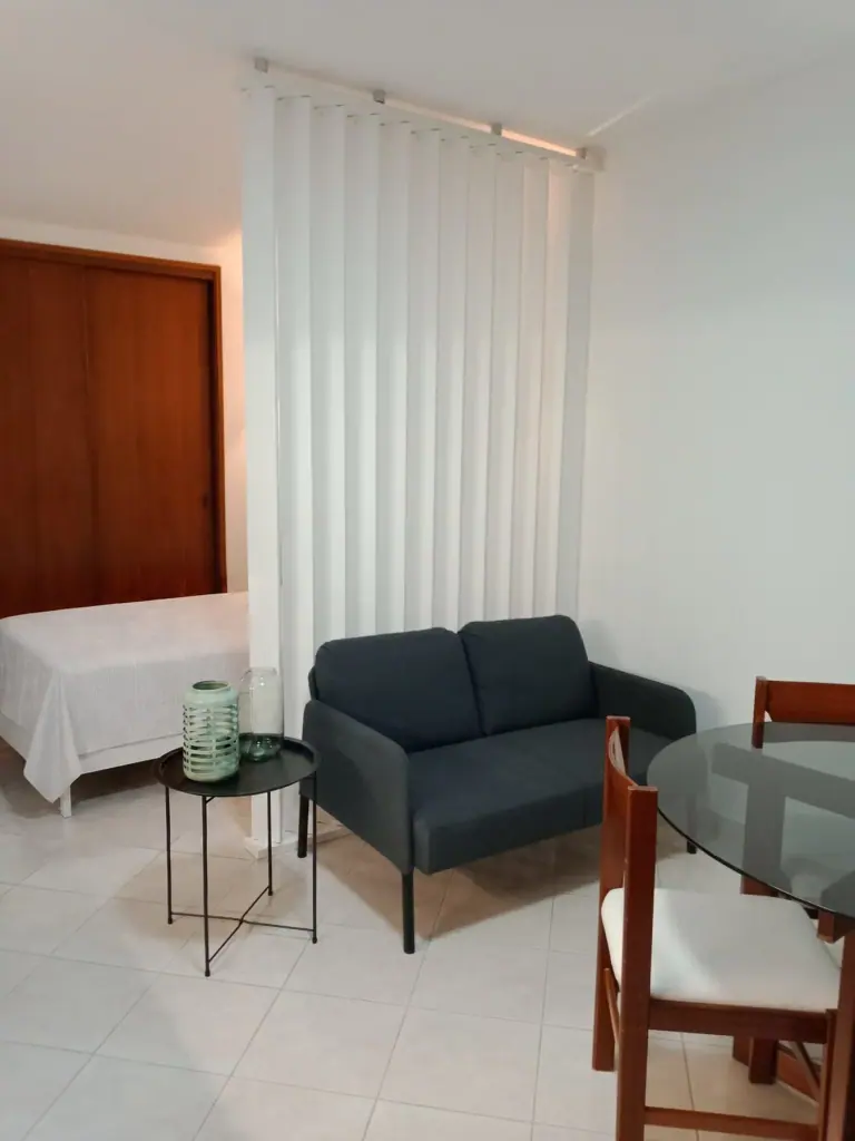Sala do Apartamento Balaia com luz natural