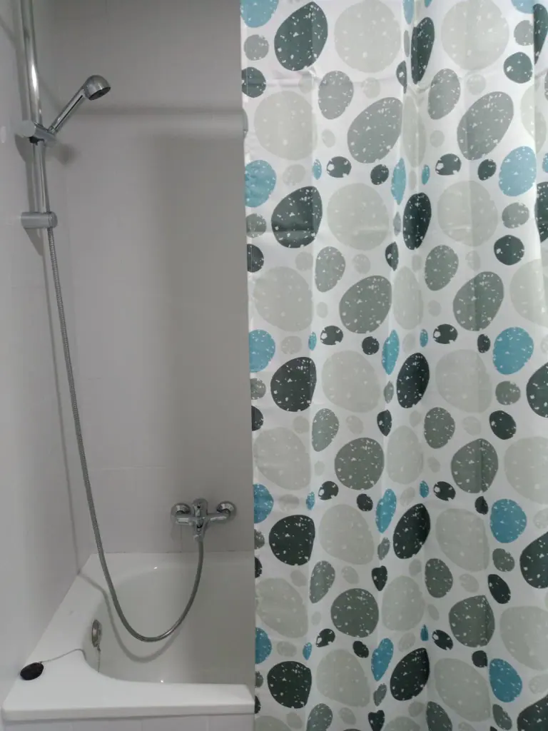 Duche da casa de banho do Apartamento Balaia